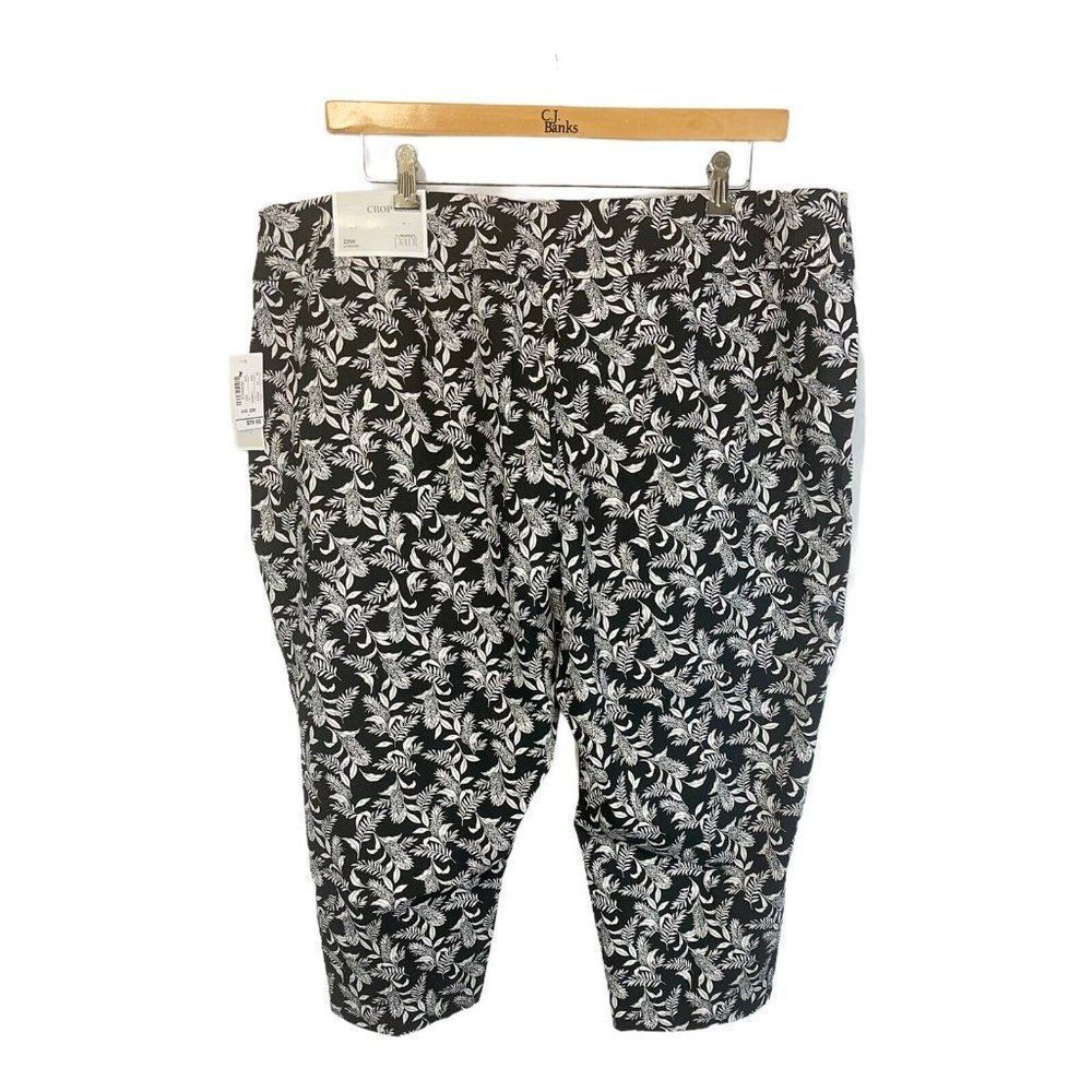 Christopher and Banks Signature Slimming Cropped Pants Size 22W Women